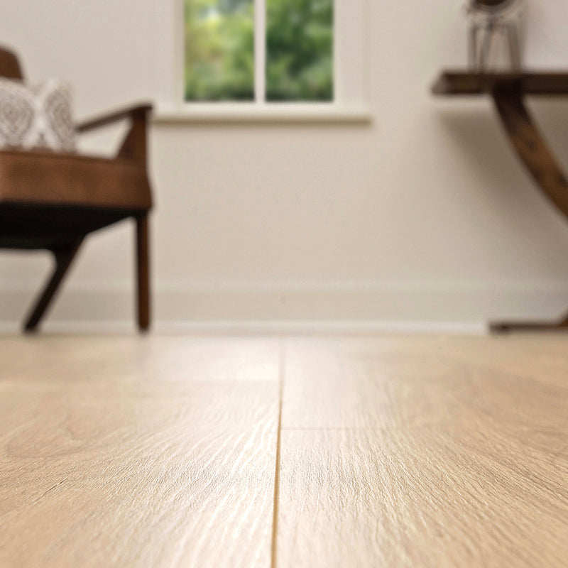 Mohawk Laminate Granbury Oak in Acadia Oak (WHS:GHB/THO)