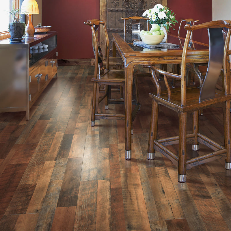 Mohawk laminate Cedar View in Barnhouse Oak (WHS: THO)