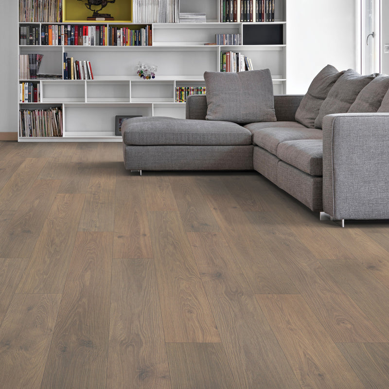 Mohawk Laminate Granbury Oak in Light Truffle Oak (WHS:THO)