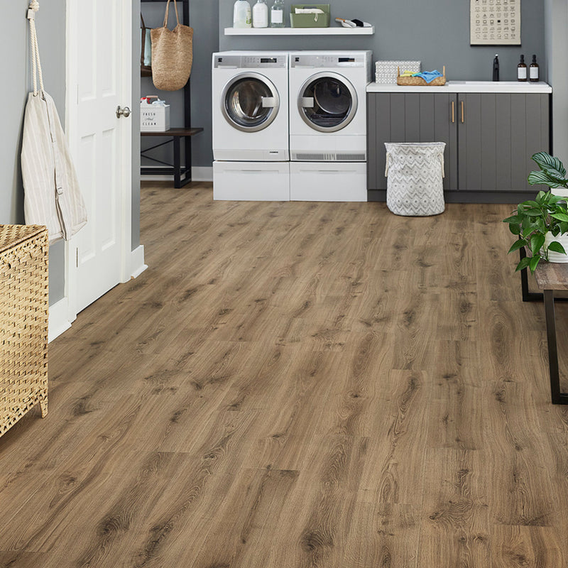 Mohawk Laminate Pro in Knightwood Oak (WHS:BSD)