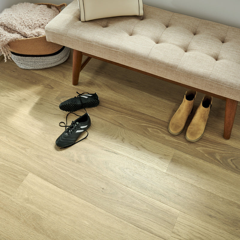 Mohawk Laminate Outlast in Frappe Hunt Oak (WHS:THO/BSD)