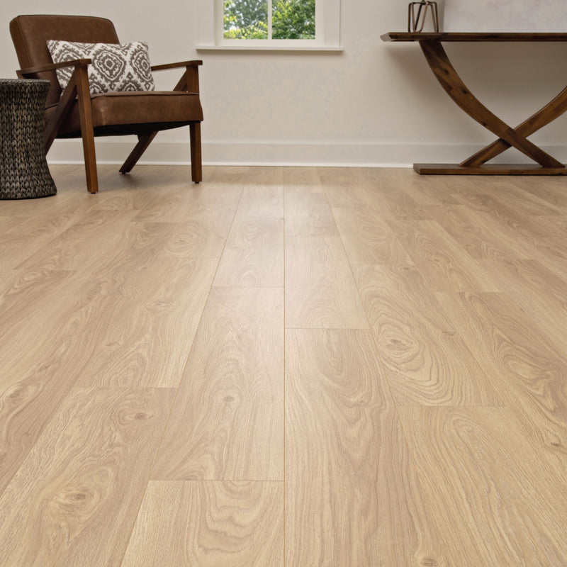 Mohawk Laminate Granbury Oak in Acadia Oak (WHS:GHB/THO)