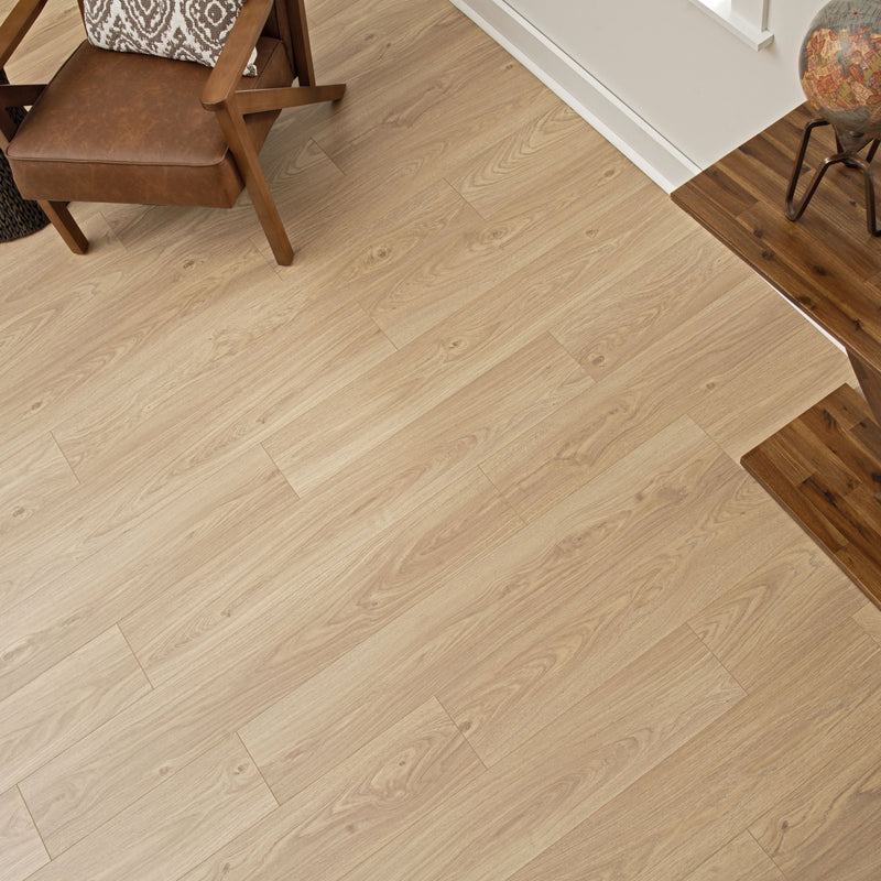 Mohawk Laminate Granbury Oak in Acadia Oak (WHS:GHB/THO)