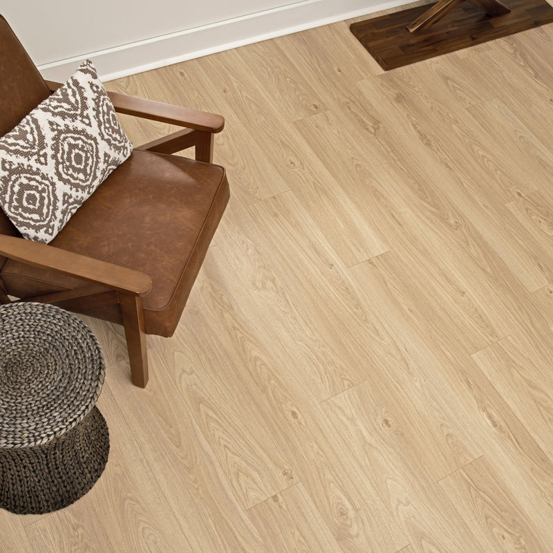 Mohawk Laminate Granbury Oak in Acadia Oak (WHS:GHB/THO)